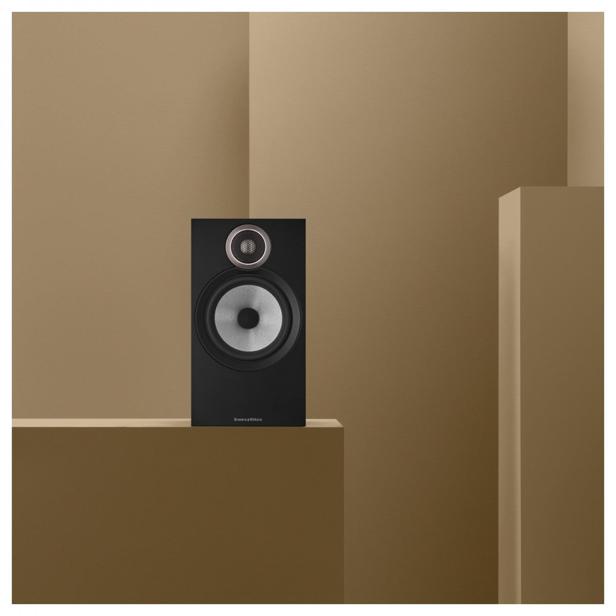 Arcam Radia SA35 Streaming Integrated Amplifier with Bowers and Wilkins 606 S3 Bookshelf Speakers Pair Black HiFi Package